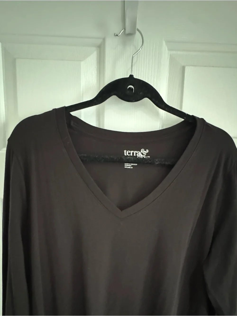 Terra & Sky Black V-Neck Long Sleeve Top - Picture 3 of 7